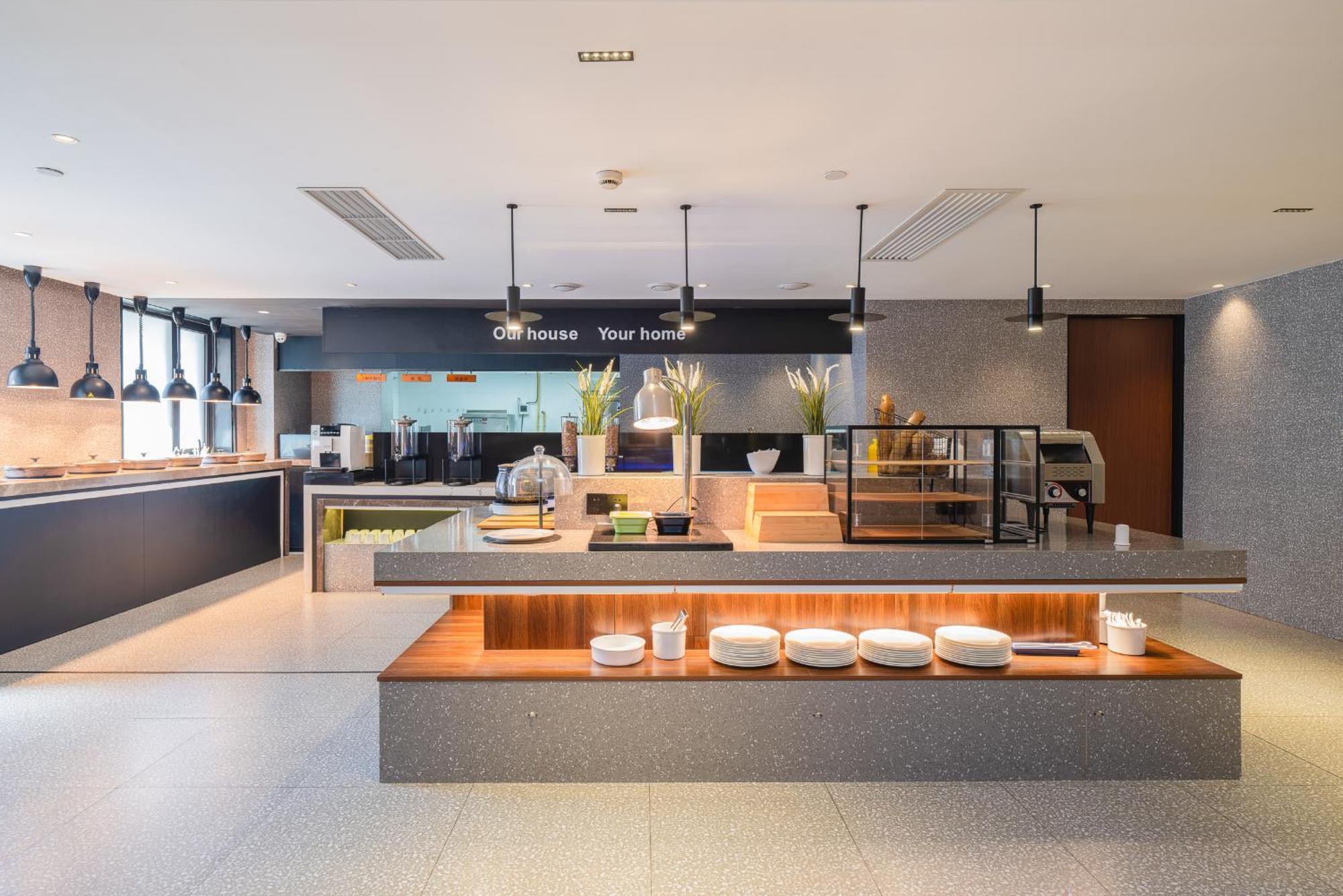 Khách sạn Suisse Place Hongqiao